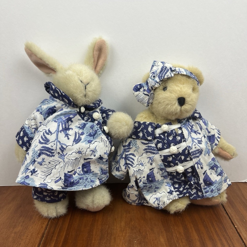Muffy Vanderbear & Hoppy Vanderhare Blue Pagoda Chinese Tea Outfits Lot Of 2